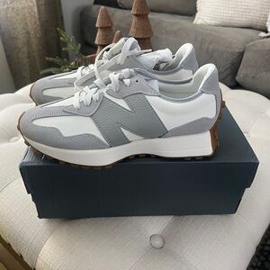 Women's New Balance 327 Shoes Size 10
